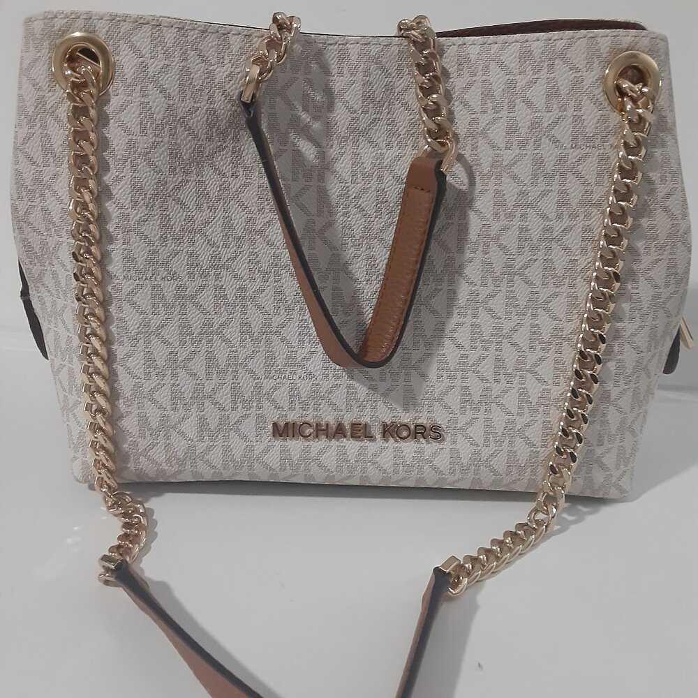 Medium Logo Chain Shoulder Bag